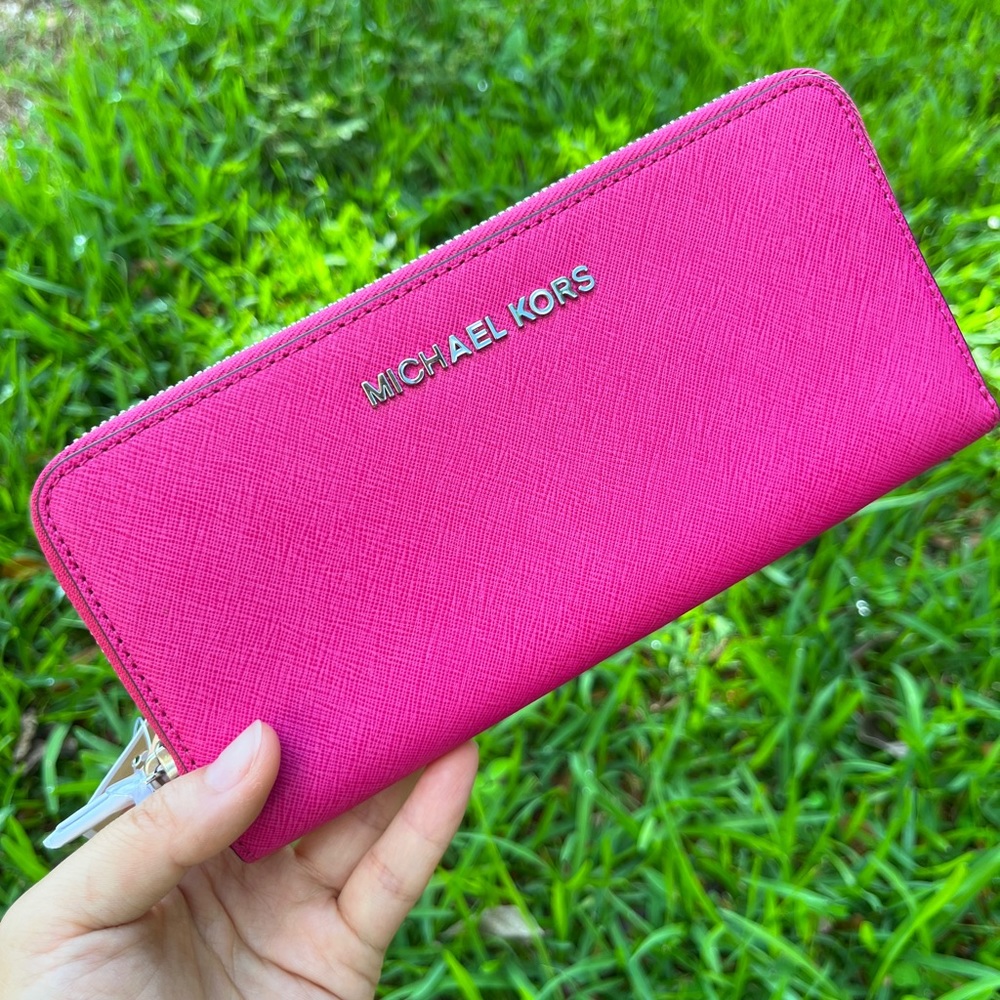Brand New Michael Kors MK Jet Set Continental Zip-Around Leather Wallet pink